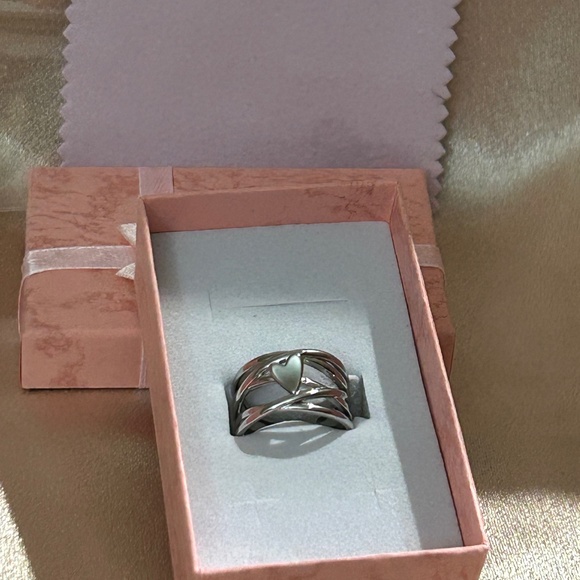 Sterling Silver Heart Ring, 6.5 - Picture 1 of 8